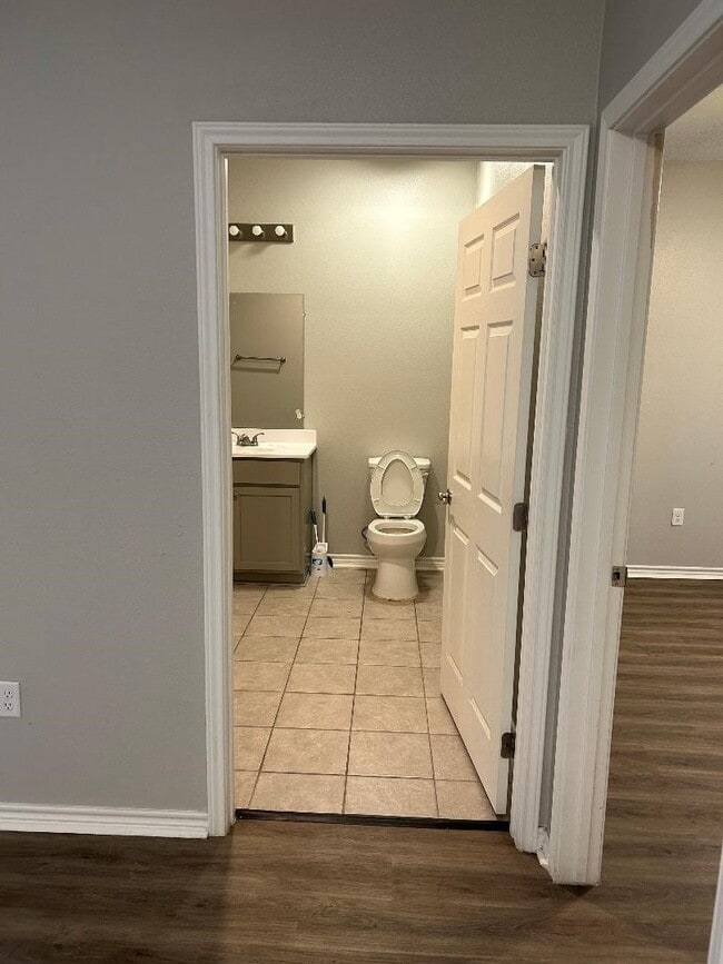 Photo - 8602 Alsuma St