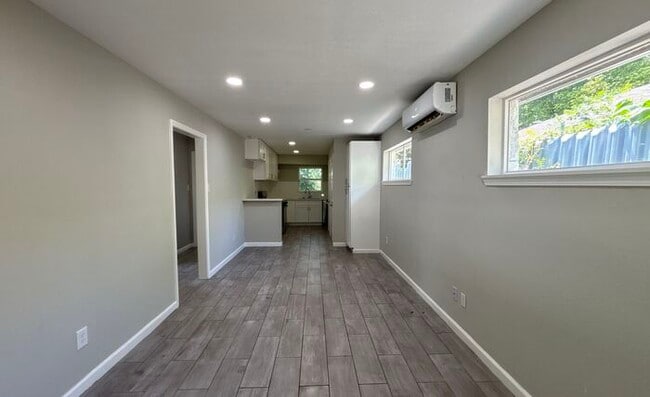 Photo - 3028 Francis St