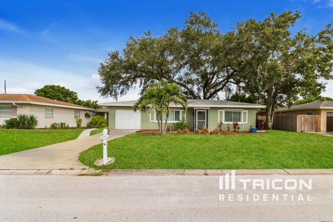 Building Photo - 2020 Magnolia Dr