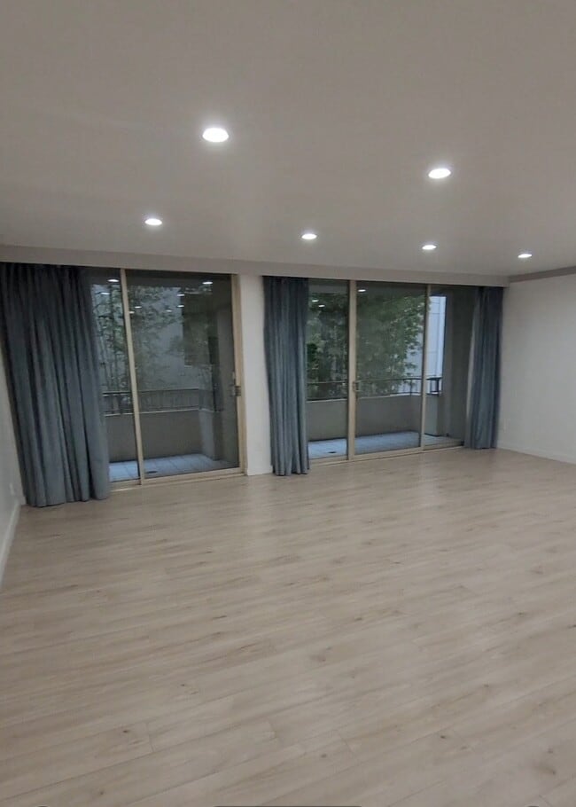 Building Photo - 1300 Midvale Ave Unit 307 Rental