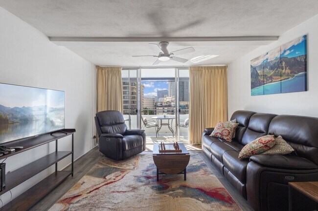 Photo - Heart of Waikiki | Kitchen | Free Parking ...