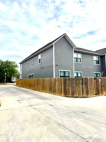 Photo - 910 Fairview Ave