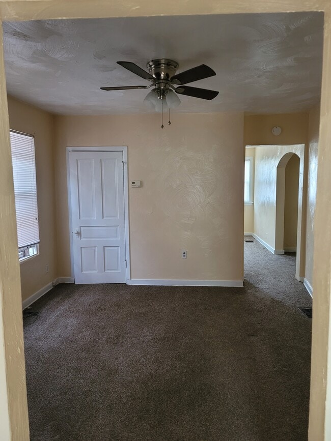 Building Photo - 862 Mirror St Unit 2