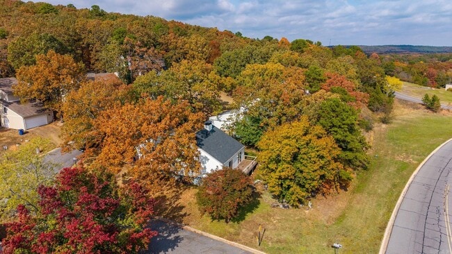 Photo - 102 Windwood Ln