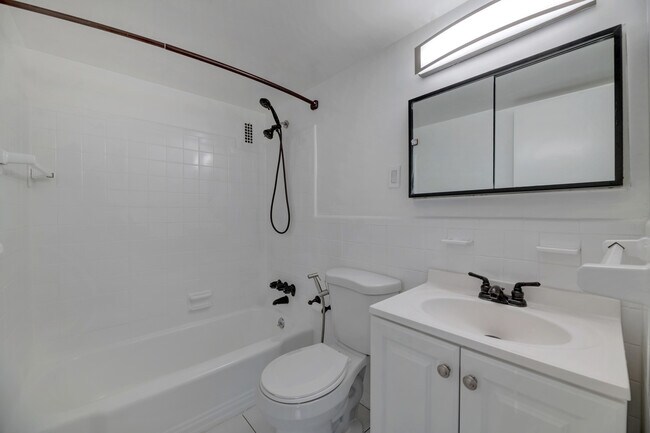 Photo - 1330 New Hampshire Ave NW Unidad 213