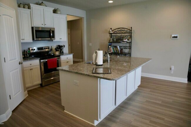 Photo - 115 Moonraker Cir