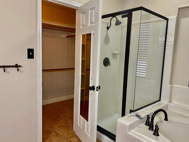 Vestidor principal - 12906 Legend Field Dr