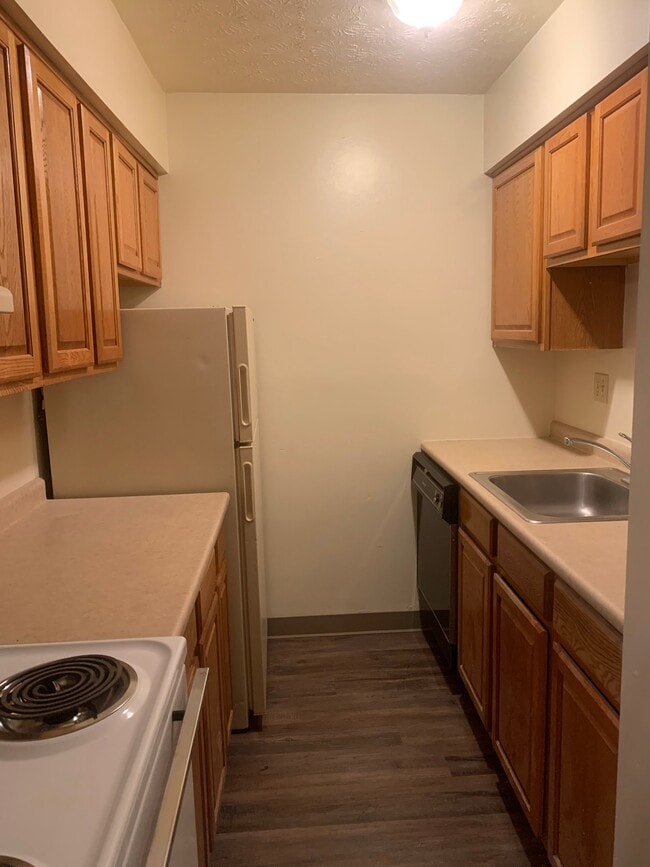 Photo - 2065 Sutton Ave
