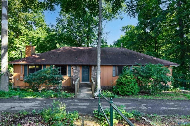 Photo - 286 Springhill Rd NW