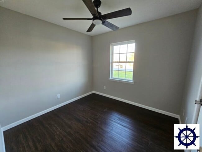 Photo - 923 Green Tree Rd