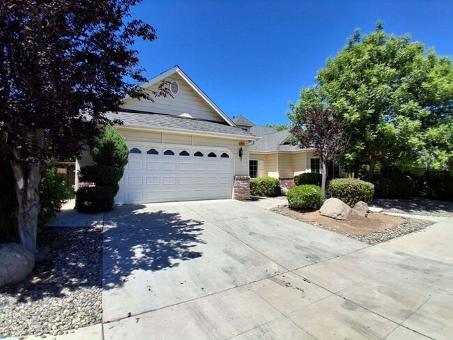 Photo - Desirable Clovis Single-Level Home: 3-bedroom, 2-bathroom
