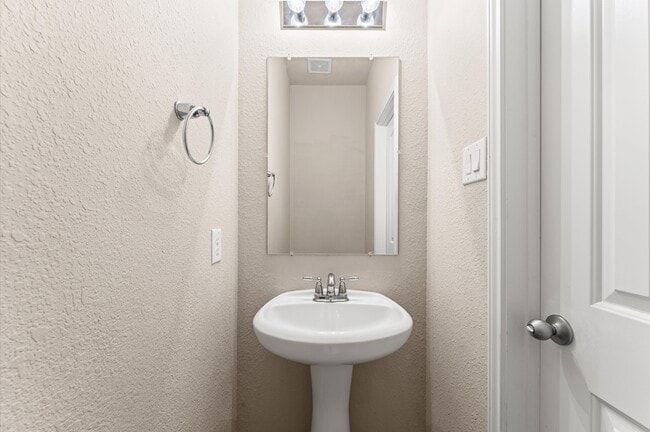Photo - 115 Black Swan Pl
