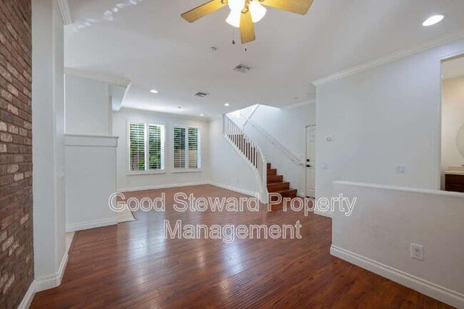 1760 Taylor Ln
