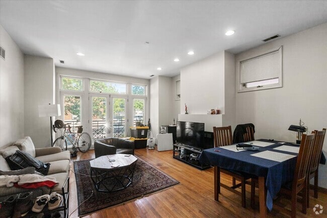 Building Photo - 2338 N Greenview Ave Unit 1 Rental