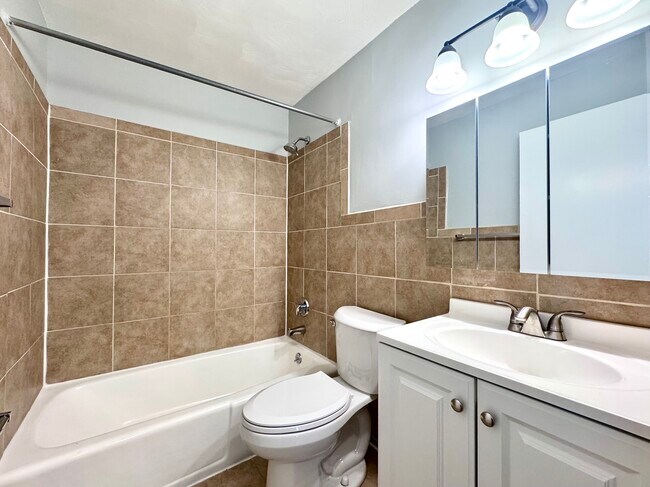 Photo - Silver Lake Apartments