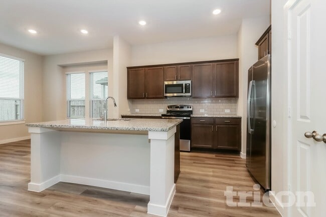 Photo - 2411 Cohorn Trl