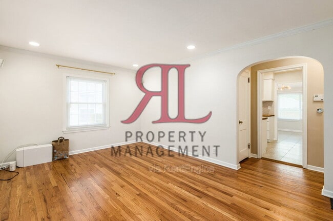 Photo - 317 E Royal Forest Blvd