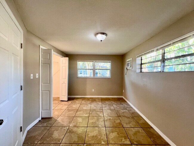 2602 E Yukon St Unidad Cozy 1 BD - 10min Downtwn