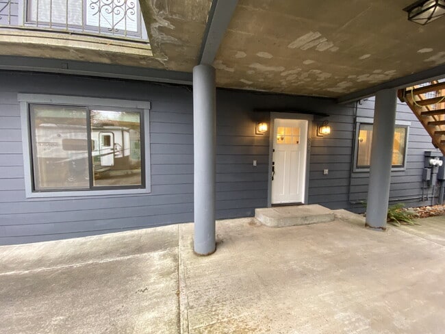 Photo - Spacious 2-Bed, 2-Bath Duplex Retreat Over...