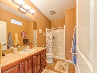 Photo - 240 Yorkton Av