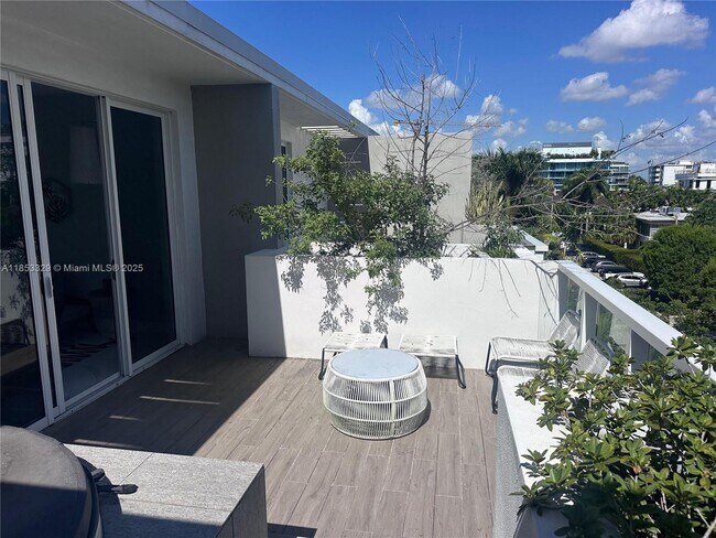 Photo - 1000 99th St