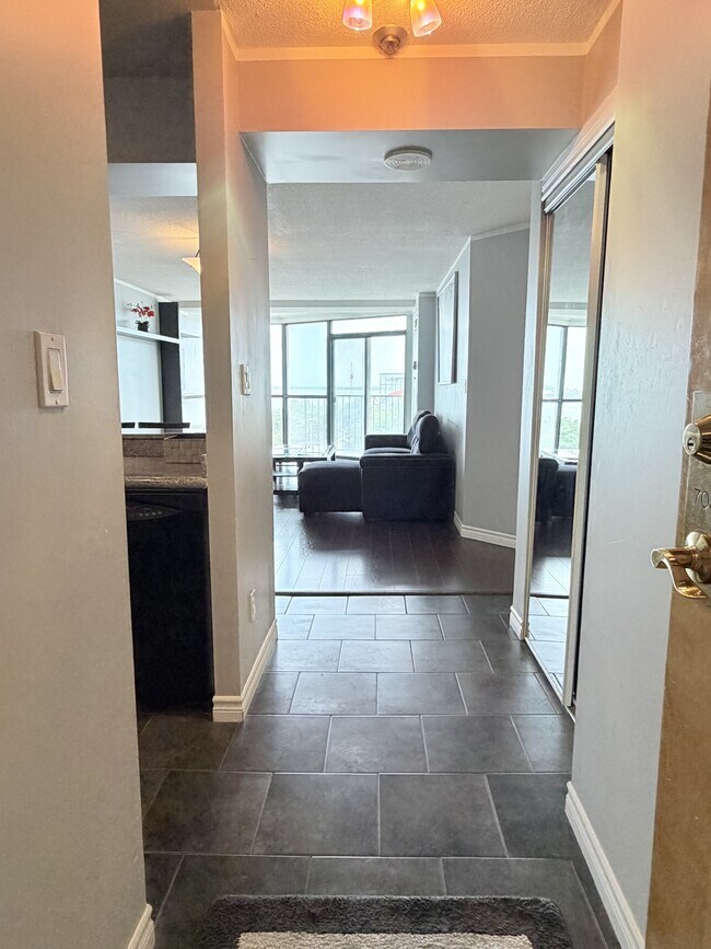 Photo - 515 Riverside Dr W