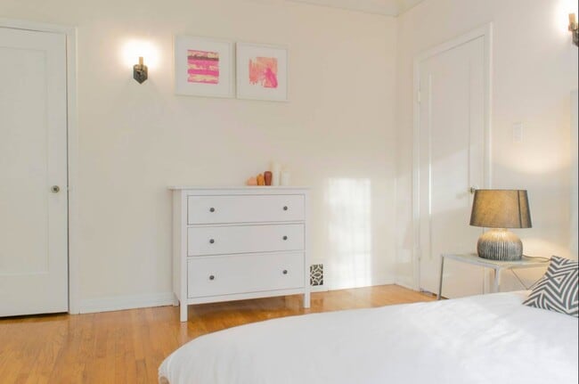 Photo - Curson Ave Apartments By The Grove Unidad 447 3/4