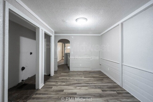 Photo - 240 N Beville Ave