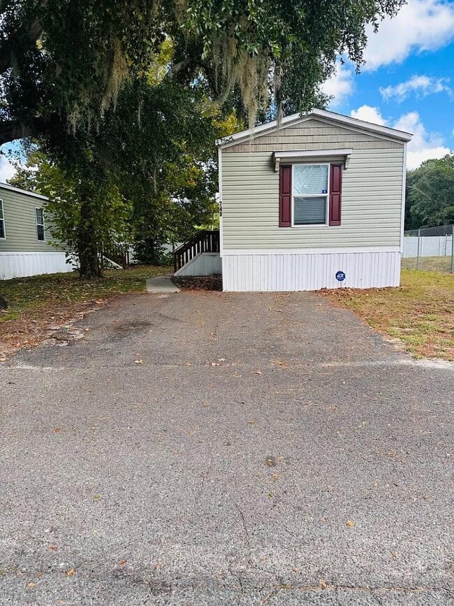 Photo - 748 Queens Rd