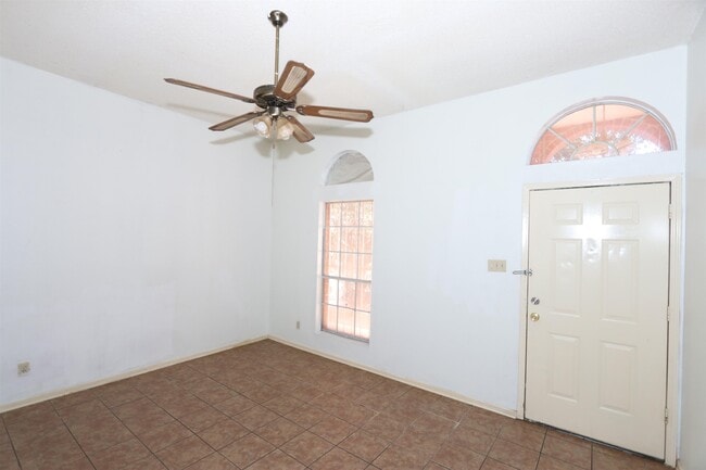 Photo - 115 Allen Dr