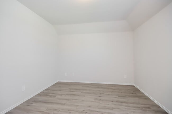 Building Photo - 203 Fallow Deer Dr