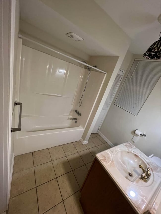 Photo - 1184 Kossuth Ave Unit 1