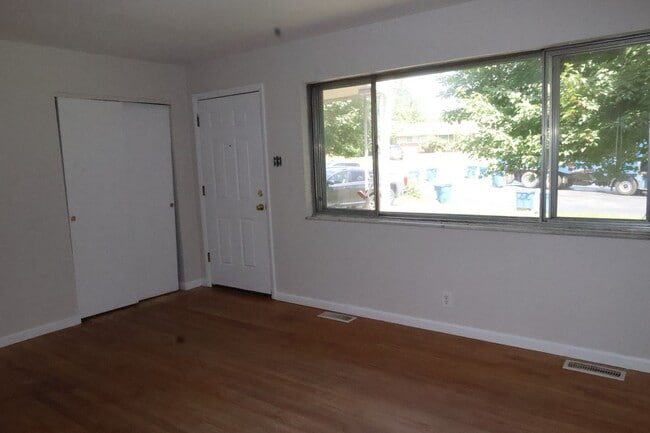 Photo - 414 S Cadillac Dr