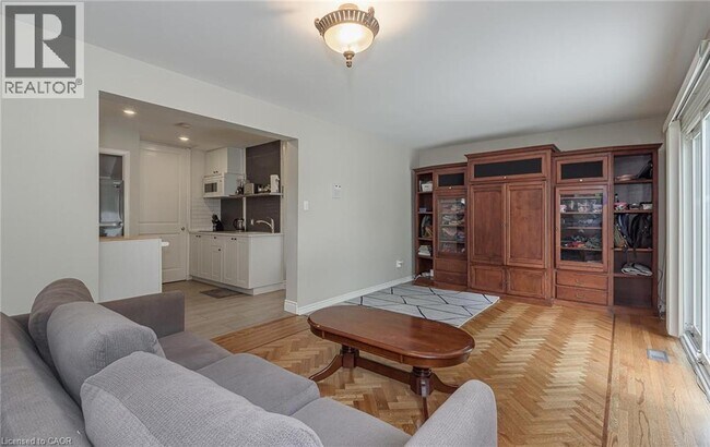 Photo - 3 Pottery Crescent