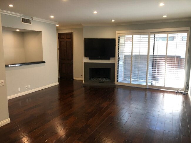 Living Room - 824 16th St