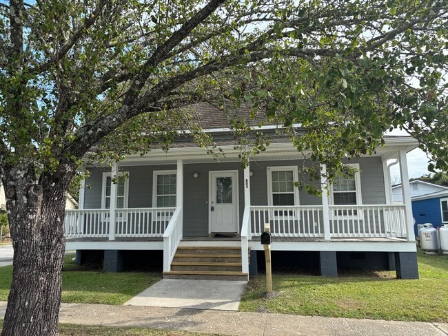 Building Photo - 803 Pine St Rental