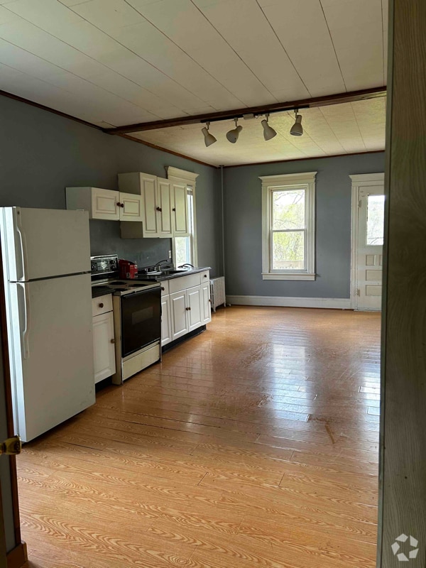 Building Photo - 92 Farview St Rental