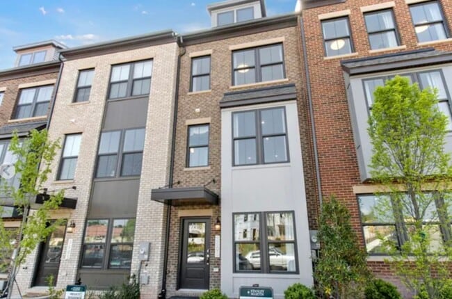 Photo - 6014 Beake St