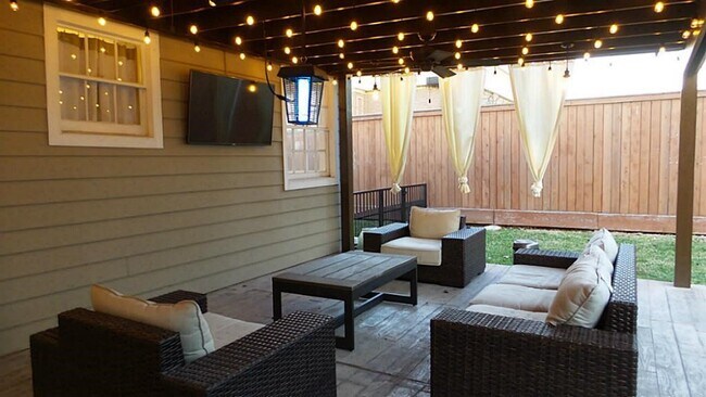 Photo - 2611 Tangley St