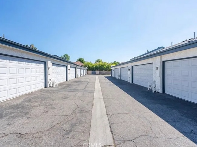 Photo - 19221 Sherman Way