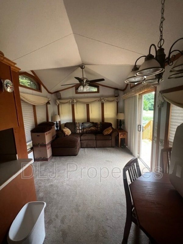 110 Edgewood Wy