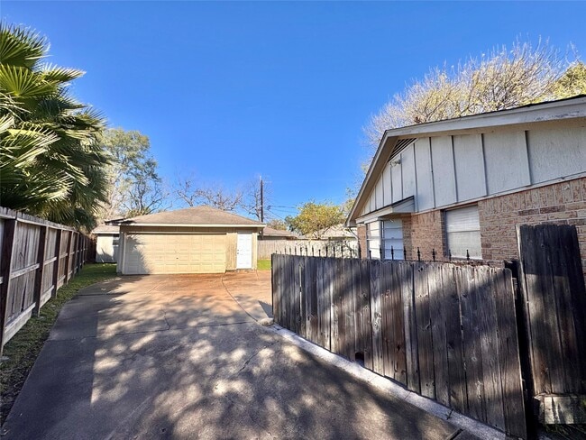 Photo - 6018 Weeping Willow Rd