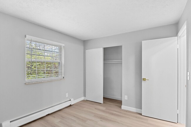 Spacious Bedrooms - The Courtyard of Oakley