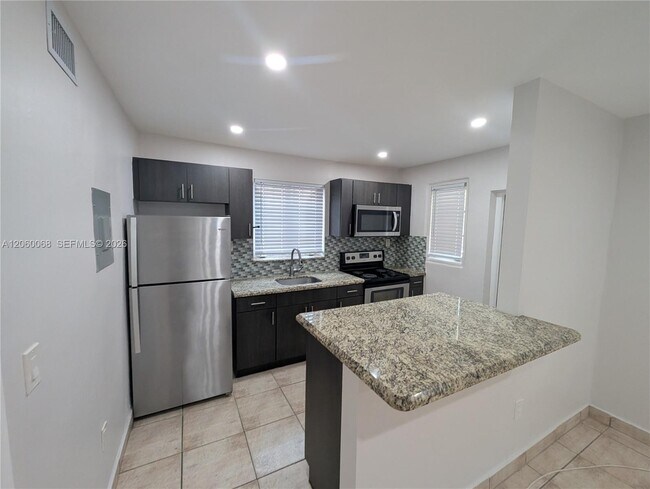 Photo - 500 SW 7th St Unit Lower