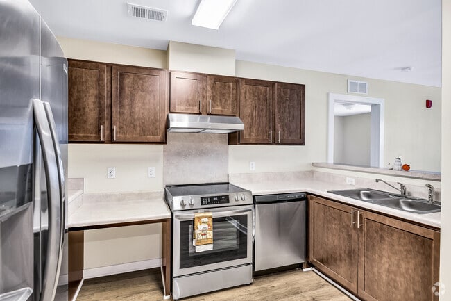 2BR, 2BA - 944SF - Kitchen - Saratoga Place