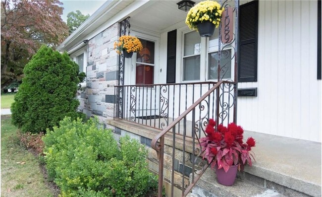 Building Photo - 1089 Plainfield St Rental