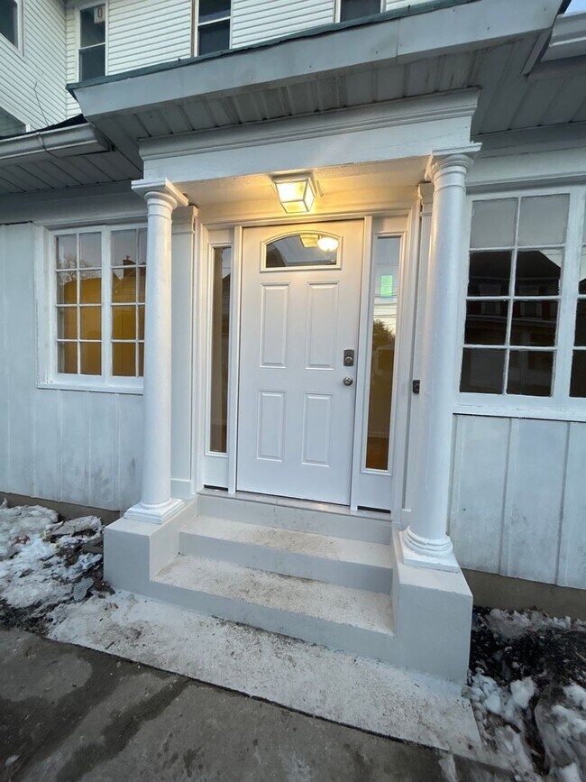 Building Photo - 3rd St 31-33 N Unit 3rd st 31-33 N Apt 1