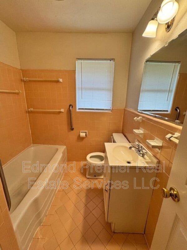 Photo - 2829 Lakeside Dr