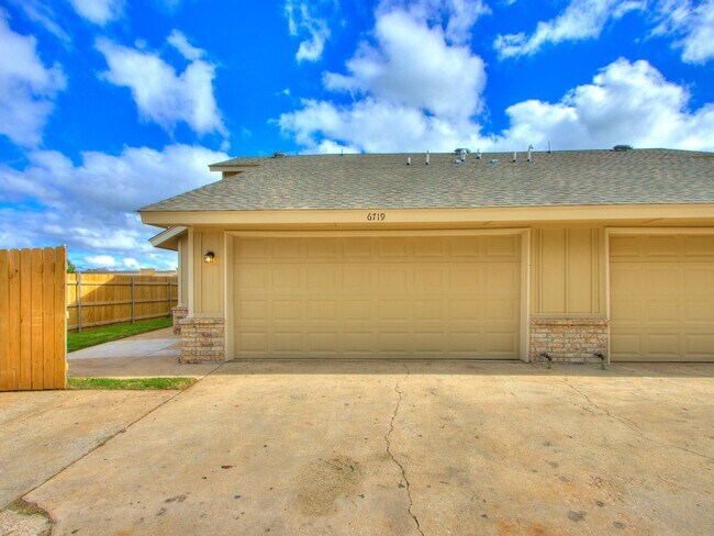 Photo - 6719 Lyrewood Ln House