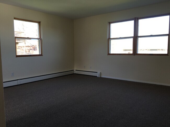 Photo - 916 Squires Ave Unidad Right